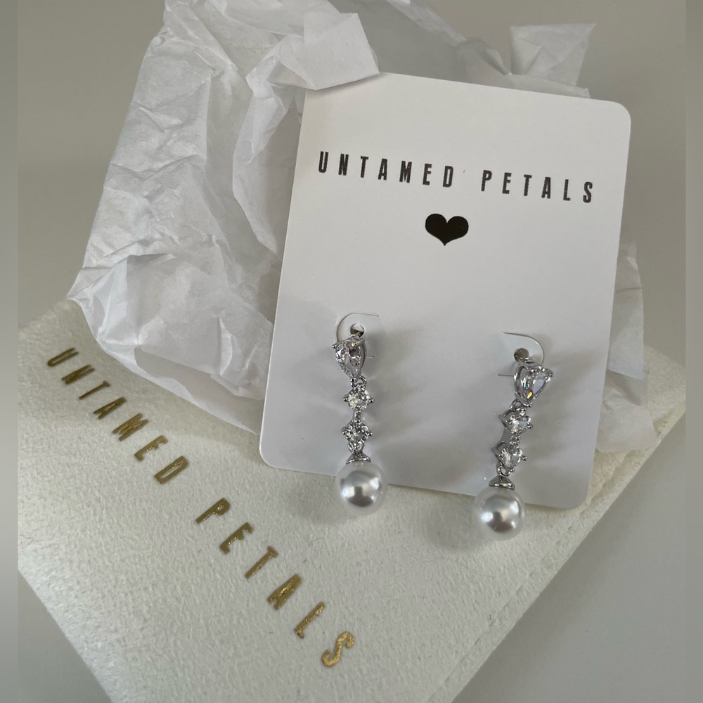 Untamed Petals Serenade earrings